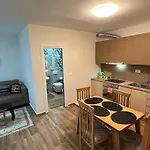 דירה Cozy Centrally Located For Up To Three Or Four Guests Family 10 Min Walk From Center *