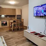 Lägenhet Cozy Centrally Located For Up To Three Or Four Guests Family 10 Min Walk From Center
