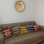 Cozy Centrally Located For Up To Three Or Four Guests Family 10 Min Walk From Center דירה *