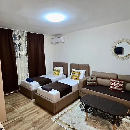 Cozy Centrally Located For Up To Three Or Four Guests Family 10 Min Walk From Center * Tiran