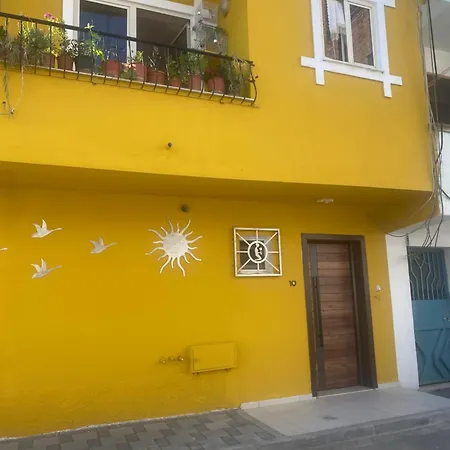 Cozy Centrally Located For Up To Three Or Four Guests Family 10 Min Walk From Center Daire