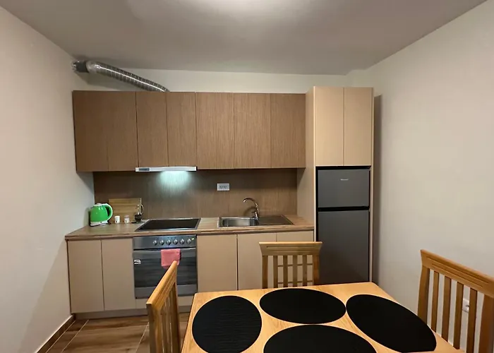 Cozy Centrally Located For Up To Three Or Four Guests Family 10 Min Walk From Center Daire
