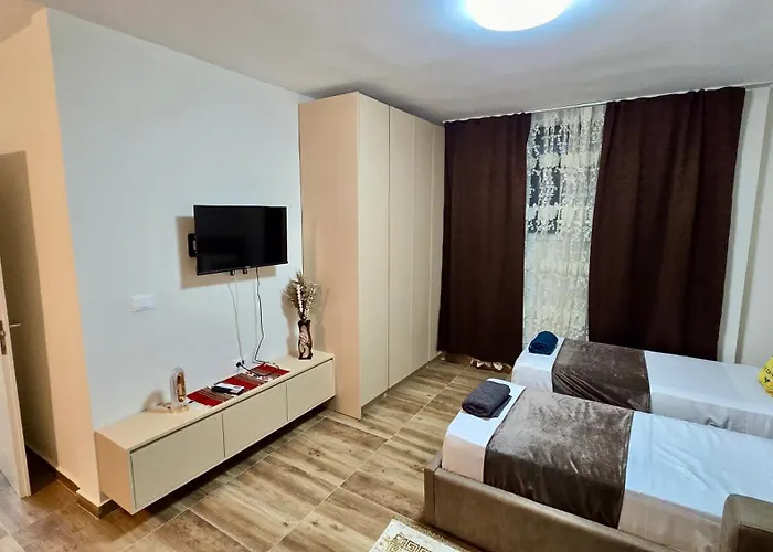Cozy Centrally Located For Up To Three Or Four Guests Family 10 Min Walk From Center Daire Tiran