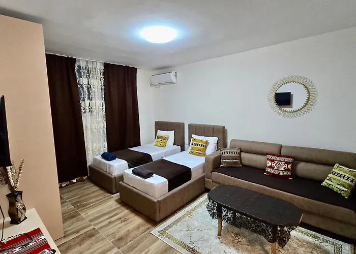 Cozy Centrally Located For Up To Three Or Four Guests Family 10 Min Walk From Center * Tiran