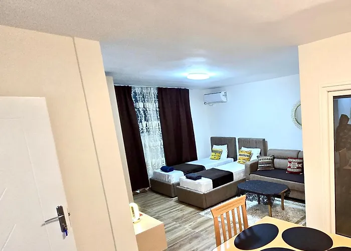 Cozy Centrally Located For Up To Three Or Four Guests Family 10 Min Walk From Center Appartamento