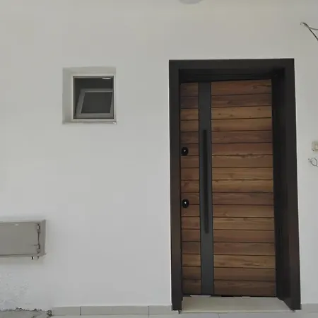 Cozy Centrally Located For Up To Three Or Four Guests Family 10 Min Walk From Center Daire Tiran