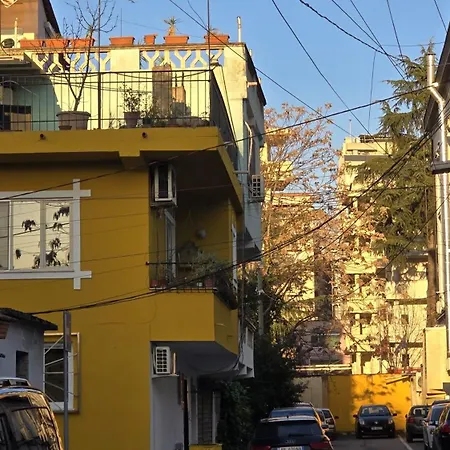 Cozy Centrally Located For Up To Three Or Four Guests Family 10 Min Walk From Center 地拉那