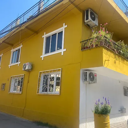 Apartment Cozy Centrally Located For Up To Three Or Four Guests Family 10 Min Walk From Center *