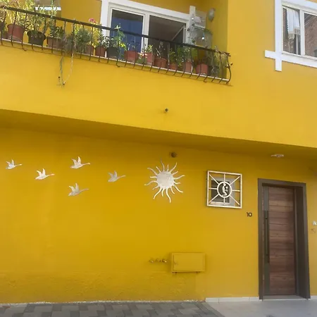 Cozy Centrally Located For Up To Three Or Four Guests Family 10 Min Walk From Center Διαμέρισμα *