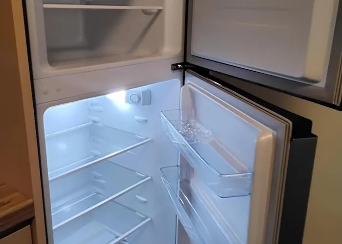 Cozy Centrally Located For Up To Three Or Four Guests Family 10 Min Walk From Center * Τίρανα