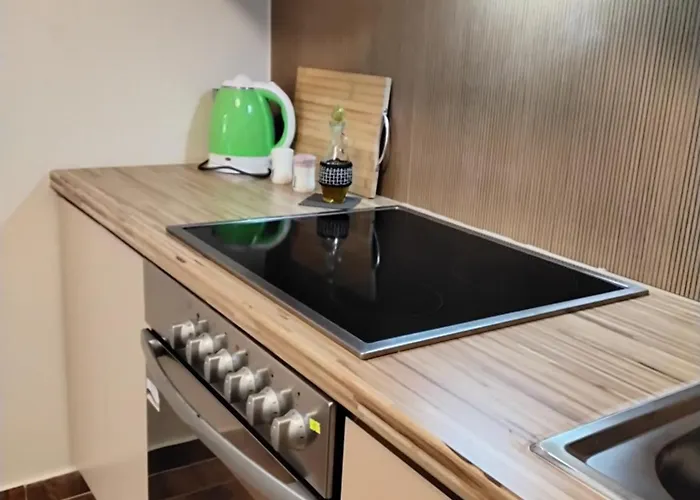 Cozy Centrally Located For Up To Three Or Four Guests Family 10 Min Walk From Center Τίρανα