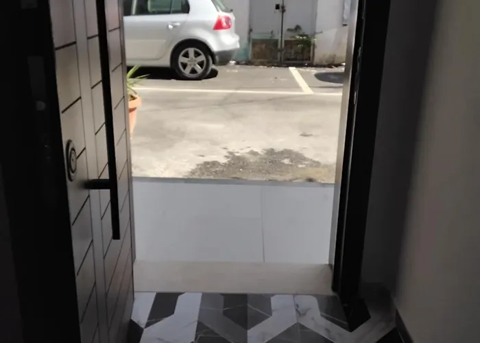 Cozy Centrally Located For Up To Three Or Four Guests Family 10 Min Walk From Center * Τίρανα