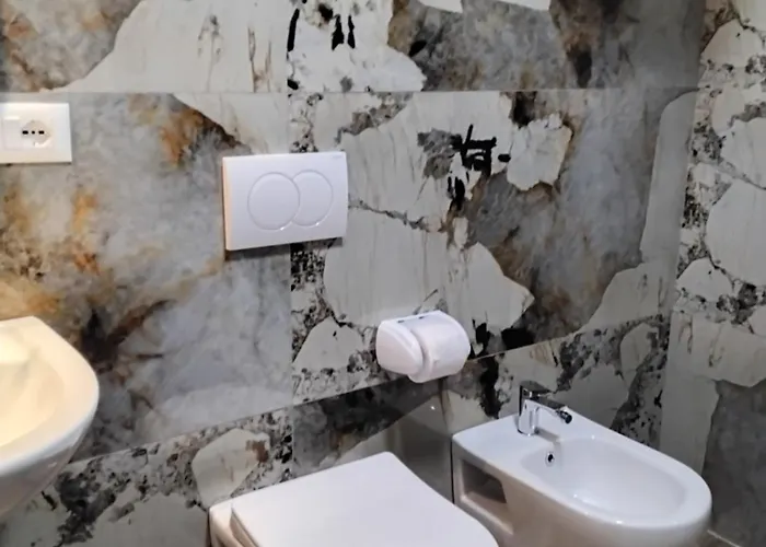 Cozy Centrally Located For Up To Three Or Four Guests Family 10 Min Walk From Center Τίρανα