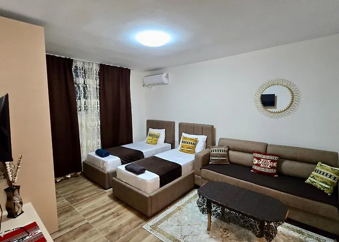 Cozy Centrally Located For Up To Three Or Four Guests Family 10 Min Walk From Center Διαμέρισμα *