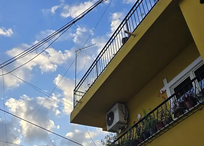 Cozy Centrally Located For Up To Three Or Four Guests Family 10 Min Walk From Center Διαμέρισμα Τίρανα