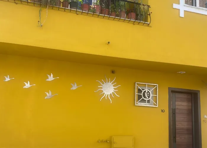 Cozy Centrally Located For Up To Three Or Four Guests Family 10 Min Walk From Center Διαμέρισμα *